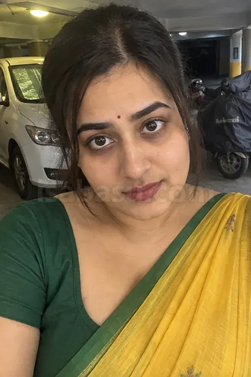 Sagita Shinde Curvy Bangalore Escort Photo 2 of 4