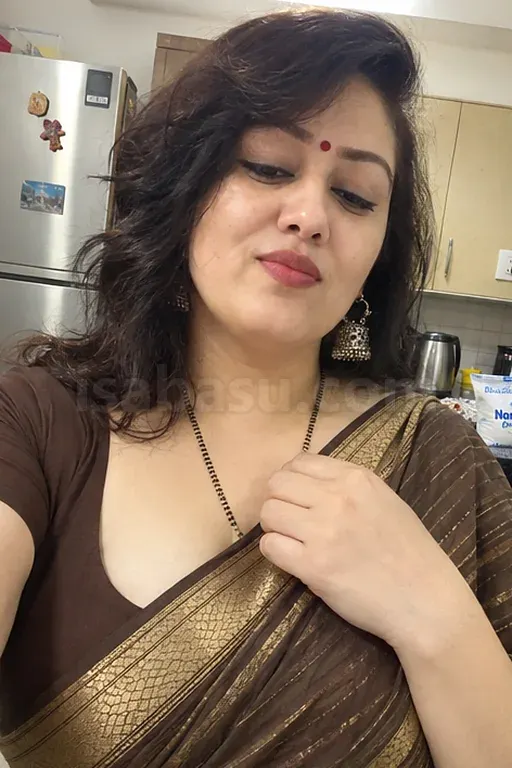 Nishaa, Mature Bhabhi Escort Photo 4 of 4