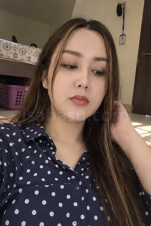 Jhilli Japanese Call Girl Photo 3 of 4