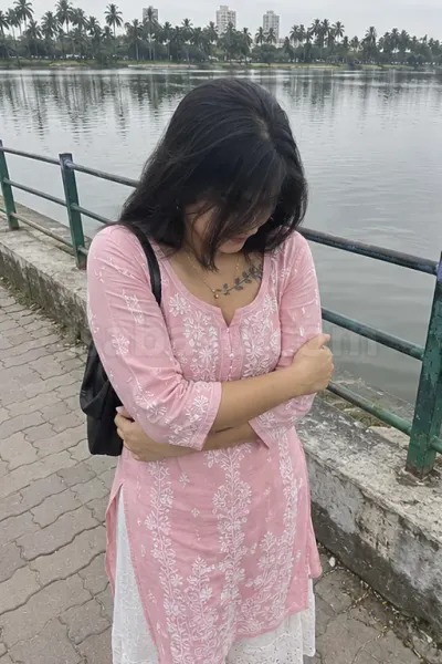 Shreya Shreya - Decent Photo 1 of 4