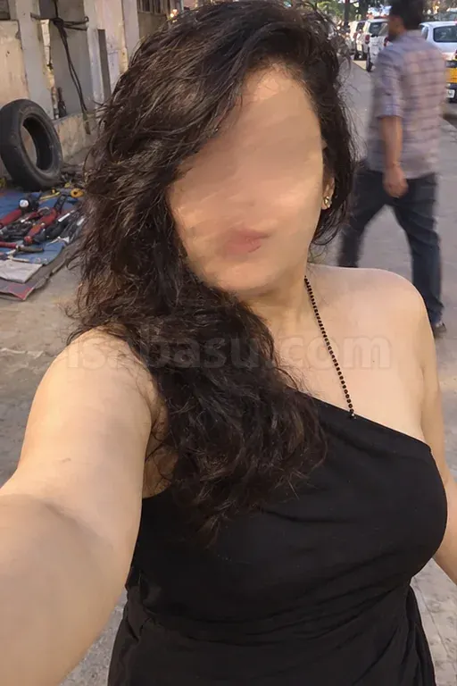 Rita Busty Housewife Cam Photo 3 of 4