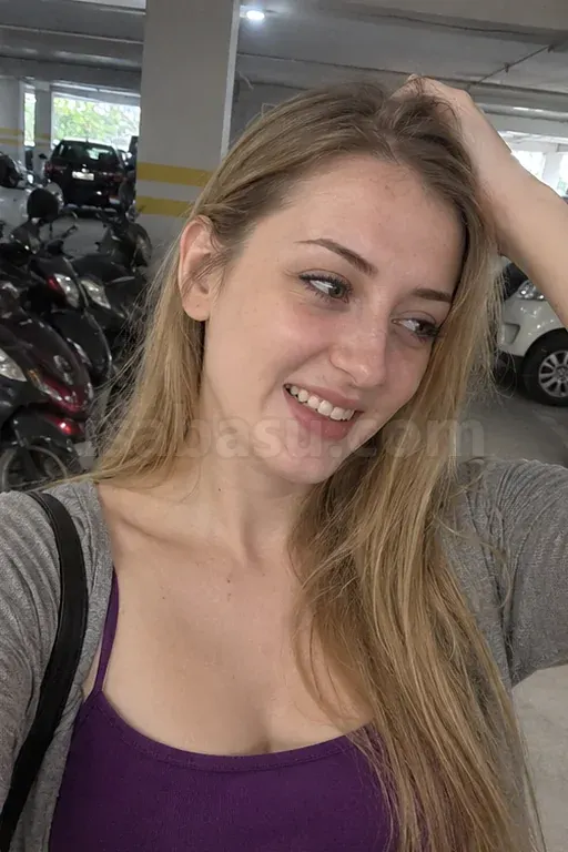 Tanuja Escort near Majestic Photo 4 of 4