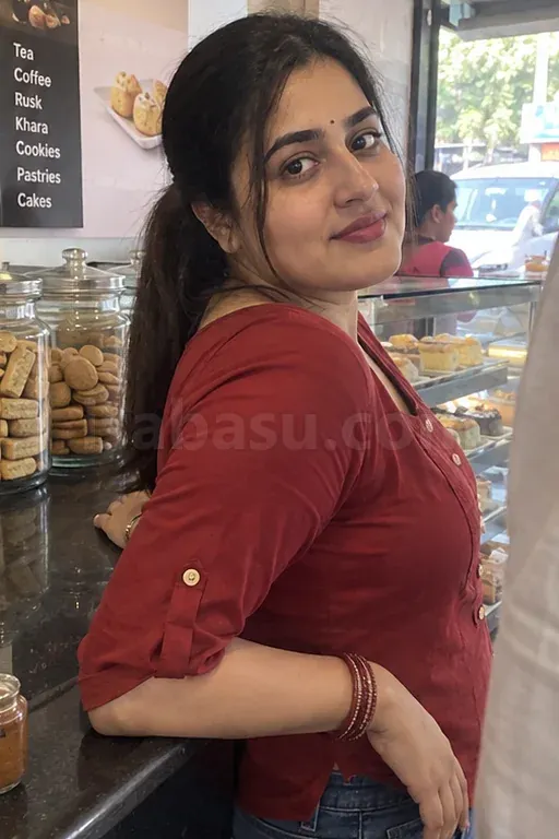 Sagita Shinde Curvy Bangalore Escort Photo 4 of 4